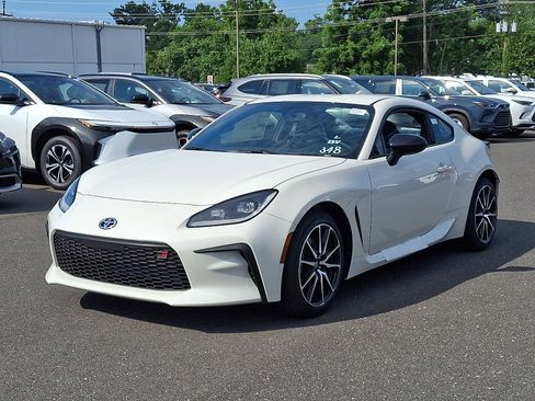 New 2025 Toyota GR86 image 2