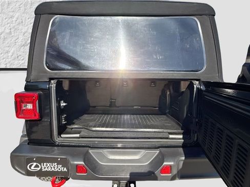 Used 2022 Jeep Wrangler Unlimited Rubicon w/ LED Lighting Group image 12