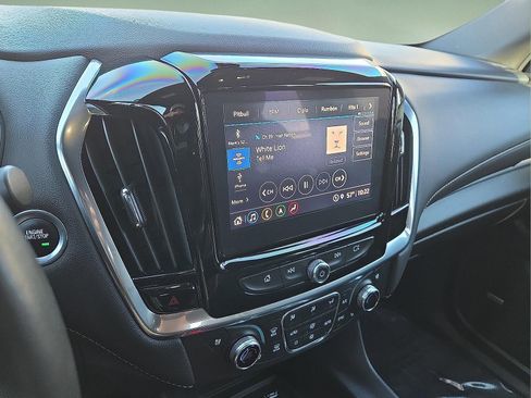 Used 2022 Chevrolet Traverse Premier image 17