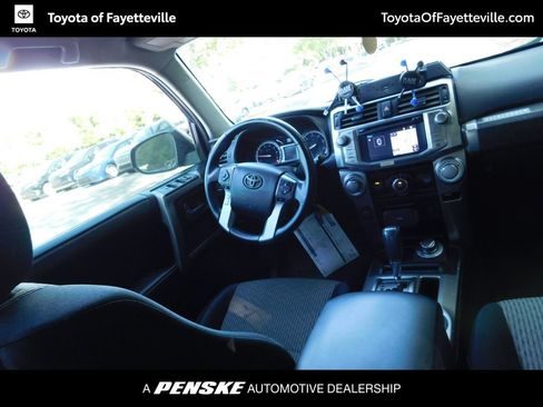 Used 2016 Toyota 4Runner SR5 AWD/4WD image 3