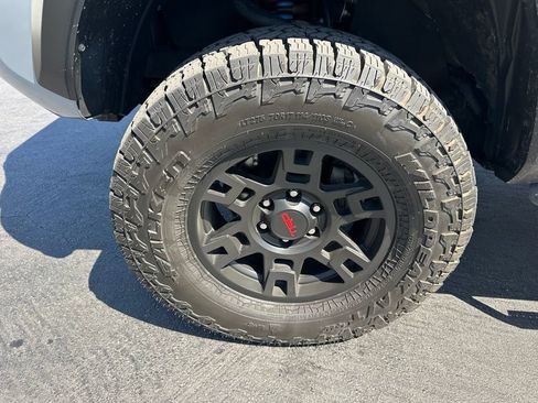 Used 2019 Toyota Tacoma TRD Off-Road w/ Exterior Package AWD/4WD image 7