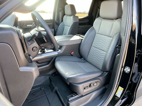 Used 2025 Chevrolet Silverado 1500 ZR2 w/ Technology Package image 11