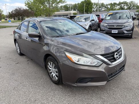 Used 2017 Nissan Altima 2.5 S w/ Power Driver Seat Package FWD image 3