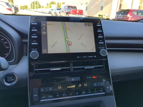 Used 2019 Toyota Avalon Limited image 22