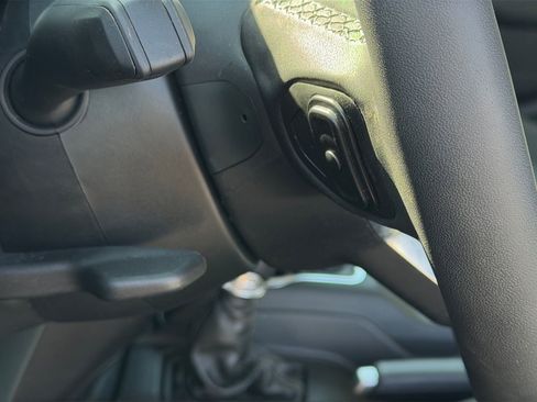 Used 2025 Jeep Wrangler Unlimited Sahara AWD/4WD image 21