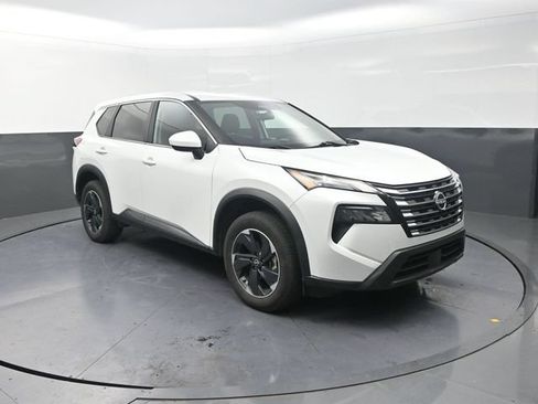 Used 2024 Nissan Rogue SV FWD image 10