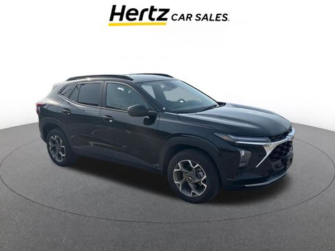 Used 2025 Chevrolet Trax LT image 1