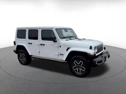 Used 2025 Jeep Wrangler Unlimited Sahara AWD/4WD image 2