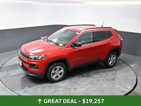 Used 2024 Jeep Compass Latitude image 45