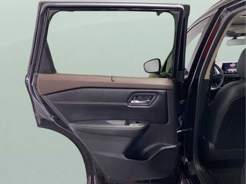 Used 2023 Nissan Rogue SV w/ SV Premium B Package image 23