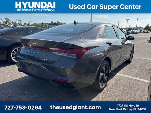 Used 2023 Hyundai Elantra SEL image 3