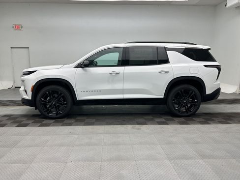 Used 2026 Chevrolet Traverse LT w/ Driver Confidence Package AWD/4WD image 2