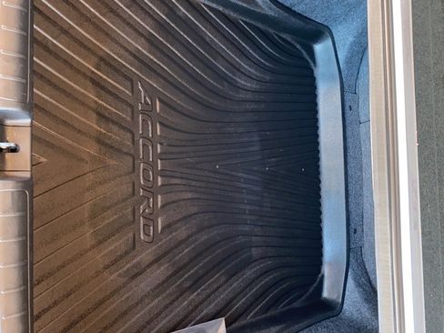 Used 2022 Honda Accord Touring image 11