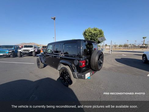 Used 2024 Jeep Wrangler Unlimited Sahara w/ Technology Group AWD/4WD image 3