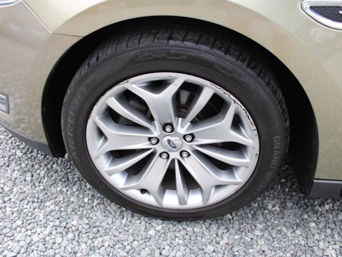 Used 2013 Ford Taurus Limited FWD image 26