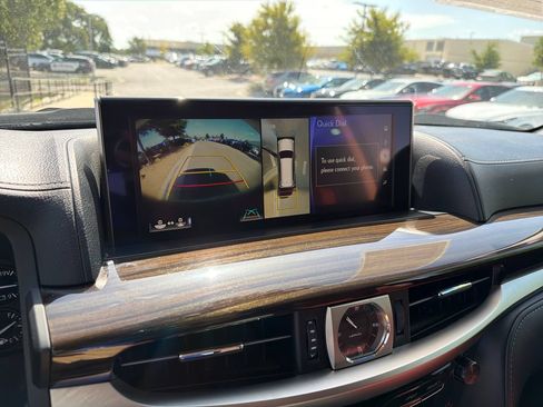 Used 2019 Lexus LX 570 4WD w/ Luxury Package image 31