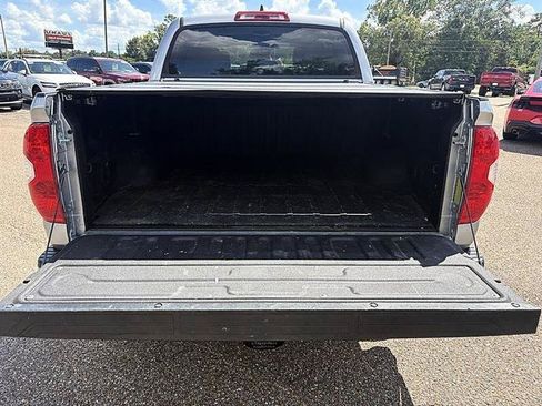 Used 2021 Toyota Tundra Limited w/ Limited Premium Package AWD/4WD image 10