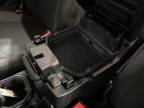 Used 2025 Jeep Wrangler Unlimited Rubicon AWD/4WD image 10