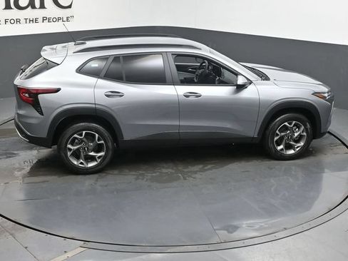 New 2026 Chevrolet Trax LT FWD image 17