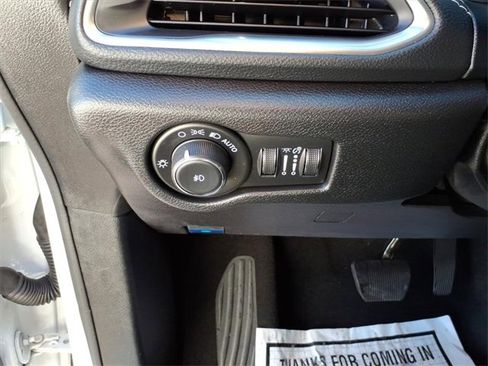 Used 2025 Chrysler Pacifica Limited image 18