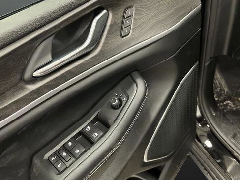 New 2026 Jeep Grand Cherokee Limited w/ Luxury Tech Group II image 29