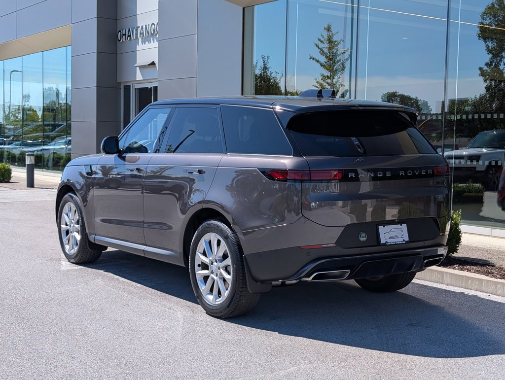 Used 2025 Land Rover Range Rover Sport SE AWD/4WD image 3