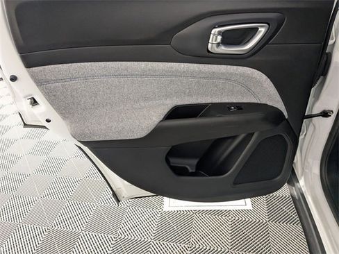 Used 2024 Jeep Compass Latitude image 26