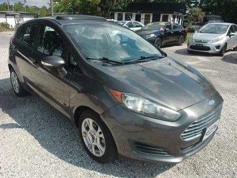 Used 2016 Ford Fiesta SE FWD image 3