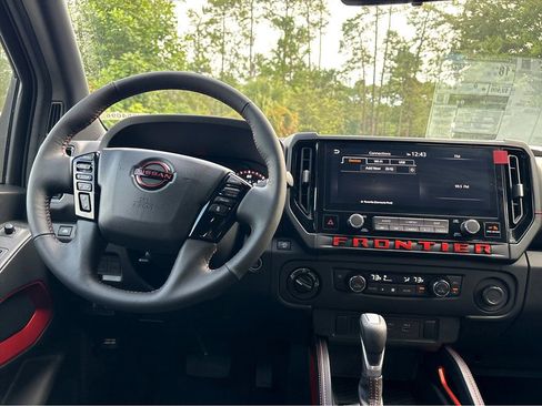 New 2025 Nissan Frontier PRO-4X w/ Black Accent Package AWD/4WD image 4