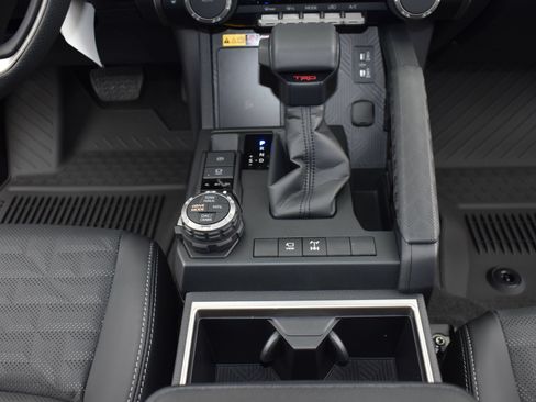Used 2025 Toyota 4Runner TRD Off-Road Premium AWD/4WD image 19