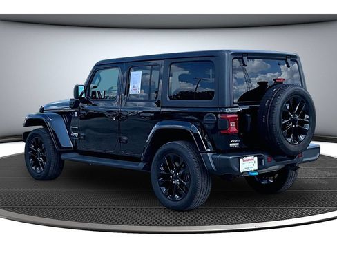 Used 2023 Jeep Wrangler Unlimited Sahara w/ Cold Weather Group AWD/4WD image 19