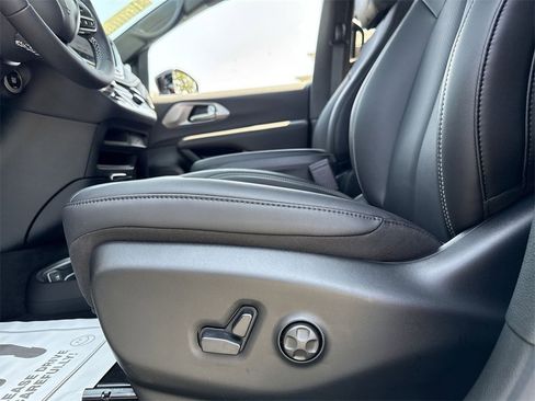 New 2026 Chrysler Pacifica Select image 11