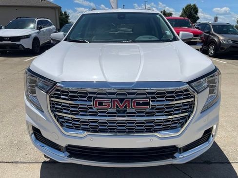 Used 2024 GMC Terrain Denali w/ Denali Premium Package AWD/4WD image 5