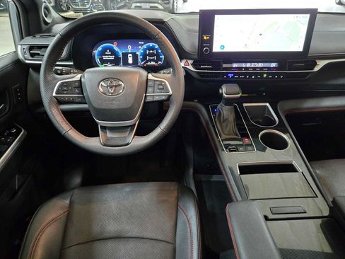 Used 2025 Toyota Sienna XSE w/ XSE Premium Package AWD/4WD image 18