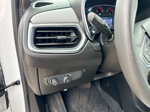 Used 2022 Chevrolet Equinox LS w/ LS Convenience Package image 10