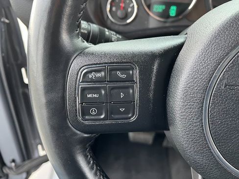 Used 2017 Jeep Wrangler Unlimited Rubicon w/ Connectivity Group image 14