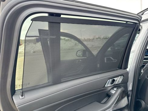 Used 2025 BMW X7 M60i image 42