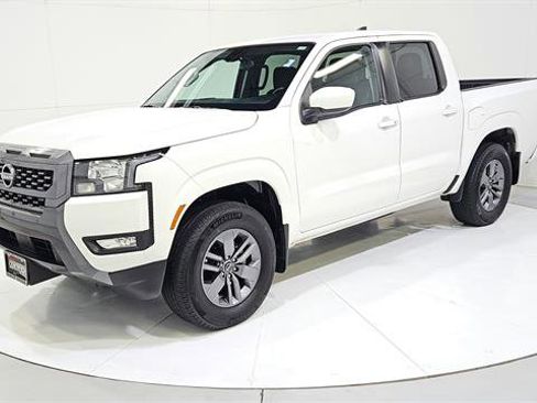 Certified 2025 Nissan Frontier SV w/ SV Convenience Package RWD image 3