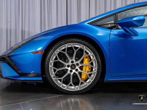 Used 2023 Lamborghini Huracan Tecnica image 11