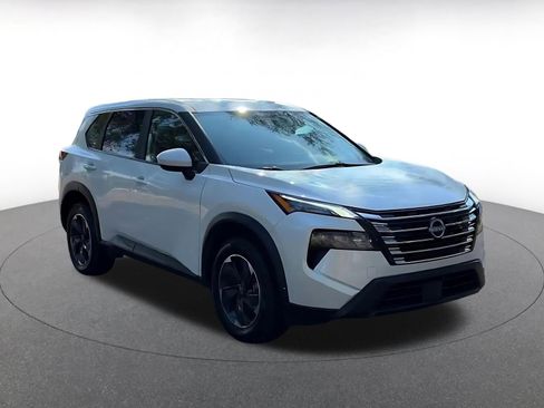 Used 2025 Nissan Rogue SV FWD image 3