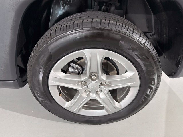 Used 2024 Jeep Compass Latitude AWD/4WD image 6