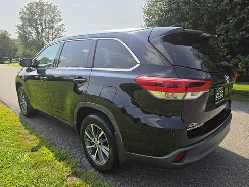 Used 2017 Toyota Highlander XLE AWD/4WD image 8