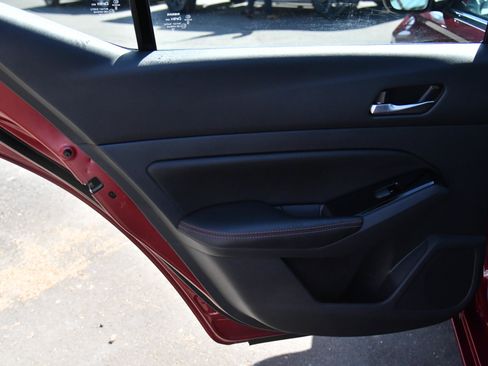 Used 2025 Nissan Altima 2.5 SR FWD image 30
