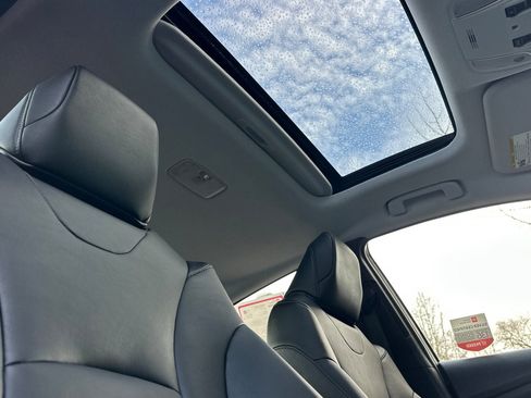 Used 2016 Toyota Prius Four image 17