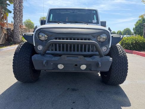 Used 2015 Jeep Wrangler Rubicon w/ Connectivity Group AWD/4WD image 4