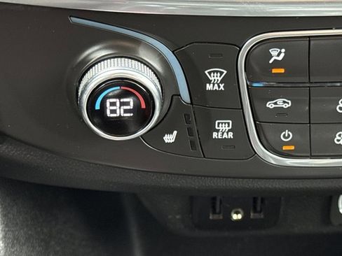 Used 2021 Chevrolet Traverse LT image 21