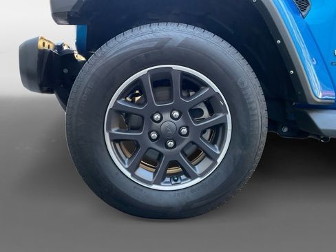 Used 2022 Jeep Gladiator Overland image 15