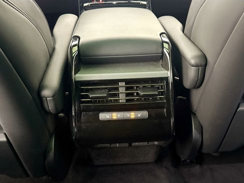 Used 2025 Land Rover Range Rover Sport SE AWD/4WD image 25