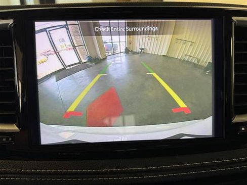 Used 2022 Chrysler Pacifica Touring-L AWD/4WD image 28