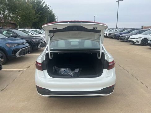 New 2025 Volkswagen Jetta SE image 9